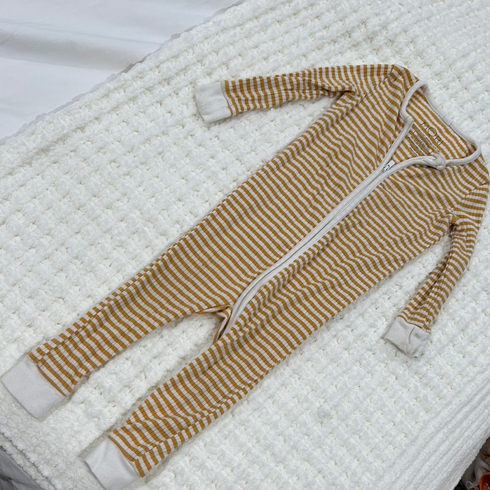 Morí mustard stripe ribbed snug clever zip pajama